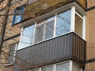 обшивка балкона профнастилом